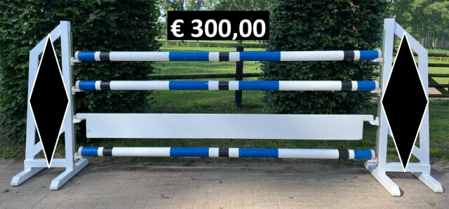 Blauw wit zwarte balken en witte plank met prijs
