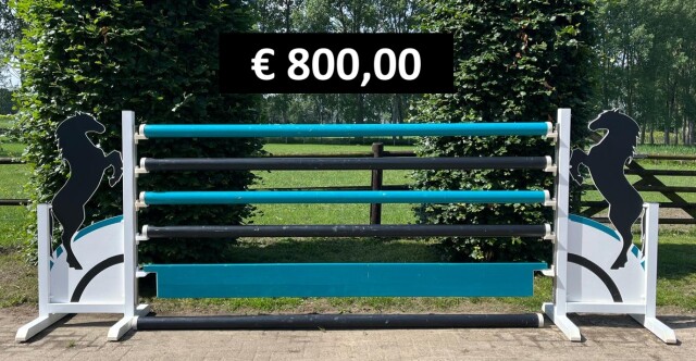 Stijl groen zwart met paarden